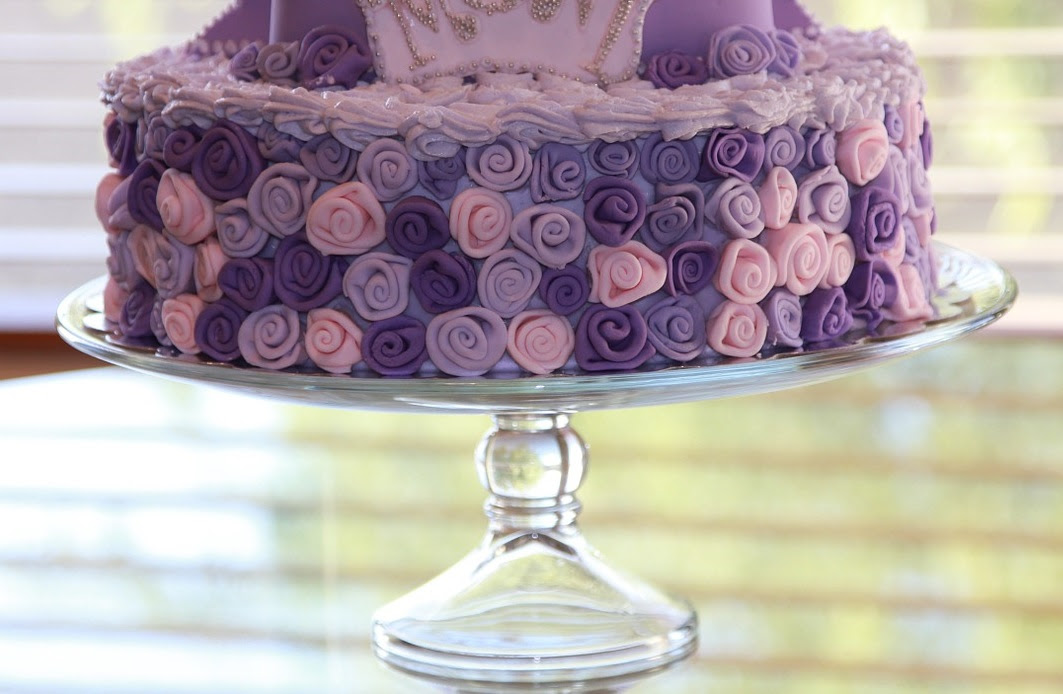 Torta con pasta di zucchero. Torta Di Compleanno In Pasta Di Zucchero Cake Design Torte Personalizzate A Roma