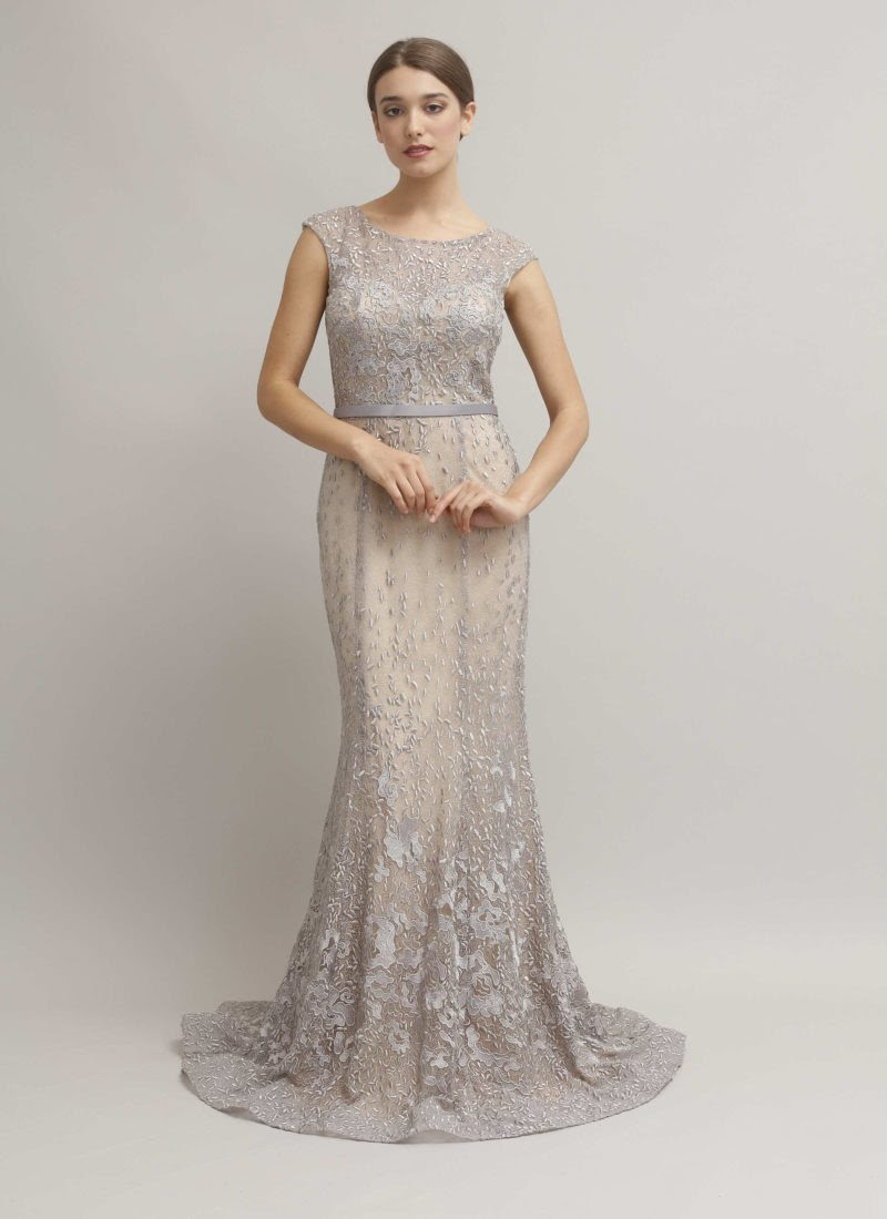 Atelier italiano con sede a taranto, realizziamo abiti da sposa online su misura. Abiti Eleganti Grigio Perla