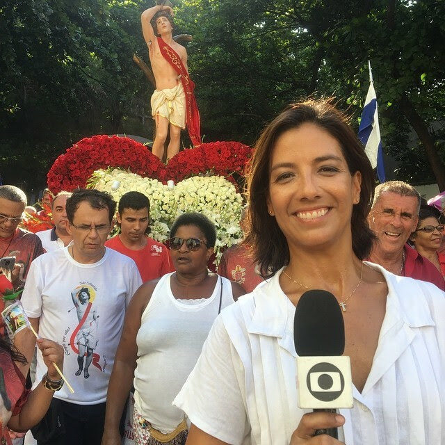 Marina Araújo possui vasta experiência na Globo e cobre de entretenimento e cultura a saúde e economia, além de reportagens do cotidiano
