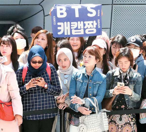 無料印刷可能bts アーミー ファッション 人気のファッションスタイル