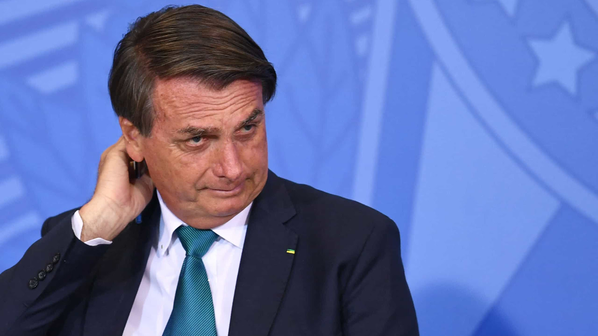 Bolsonaro critica vacina contra Covid e minimiza racismo no Brasil em TV americana