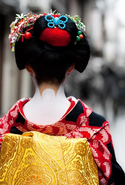 Split Peach Geisha Hairstyle - which haircut suits my face