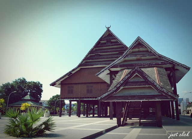 Rumah Adat Makassar - Rumah XY