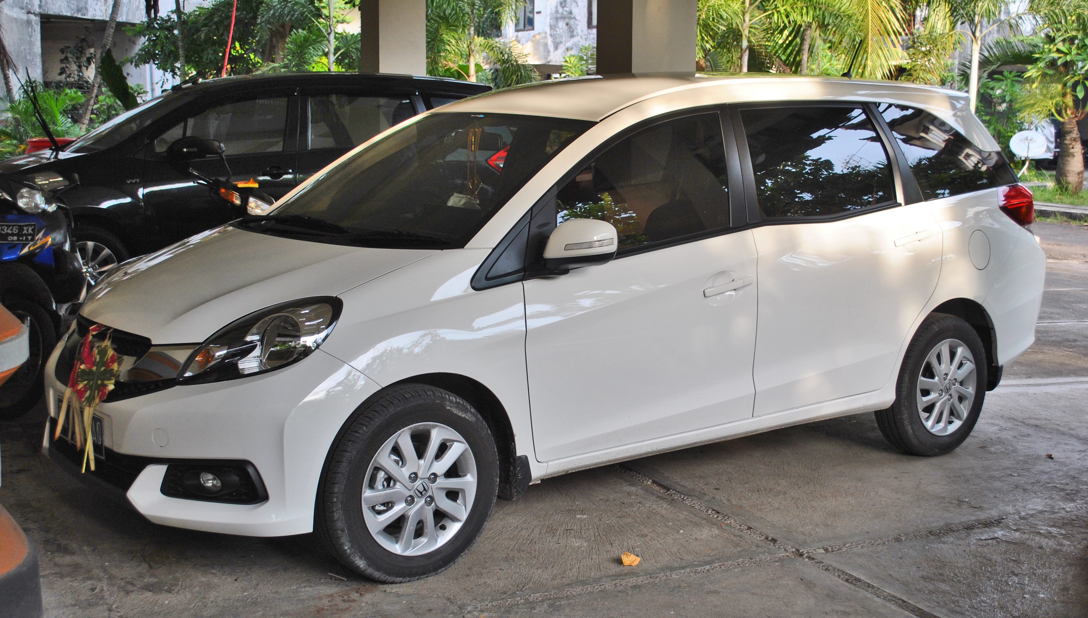 66 Modifikasi Honda Mobilio Silver Terbaru Dan Terlengkap Klobot