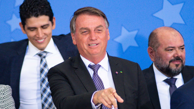 Oposição reage após Bolsonaro se confundir e dizer que 'mente' em evento