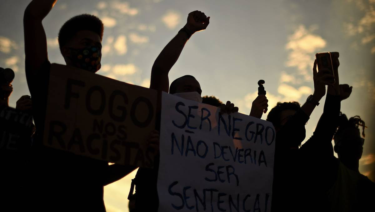 Protestos em defesa da democracia elevam tom contra racismo no Brasil