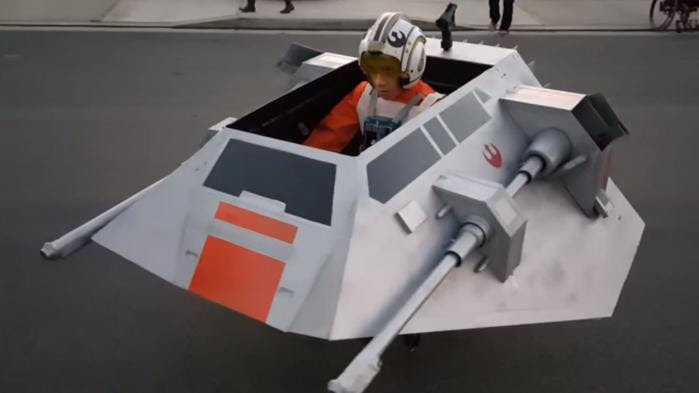 VIDEO. Pour Halloween, un papa construit un vaisseau de Star Wars pour son fils en fauteuil roulant