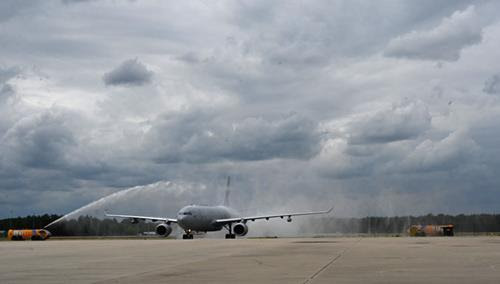 First aircraft of NATO’s future multi-role tanker transport fleet lands at Eindhoven airbase
