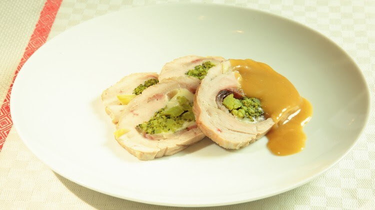 Polpettone di tonno o salame di tonno a forma di rotolo, perfetto tra i secondi piatti freddi del'estate. Rotolo Di Tacchino Ricco Ricette Di Cookaround Cookaround