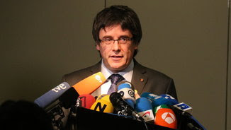 Carles Puigdemont, davant de diversos micròfons (ACN)