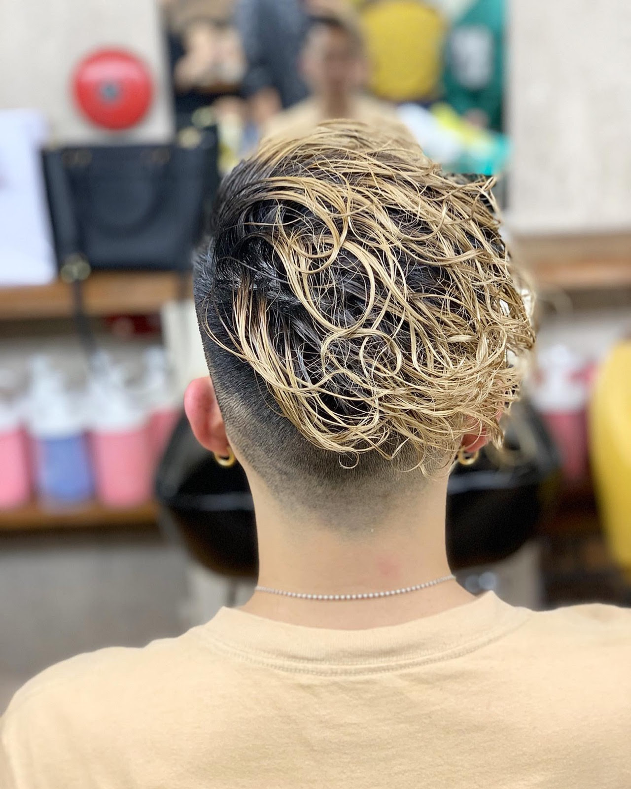 美しい メンズ パーマ カラー 人気のヘアスタイル