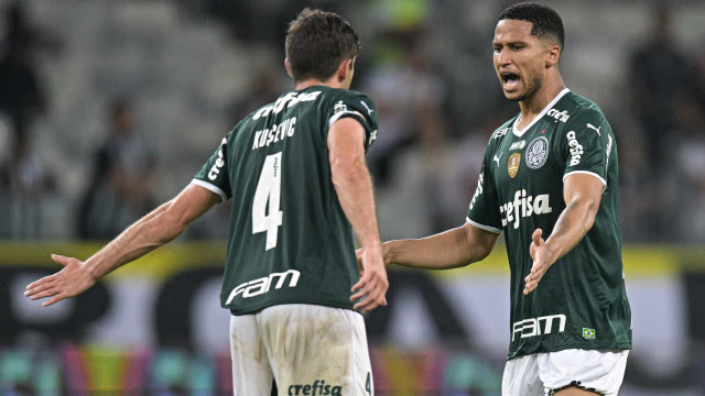 Palmeiras supera desfalques, ganha do Atlético-MG fora e amplia vantagem na ponta