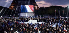 France, Paris, 2022/04/24. Emmanuel Macron s supporters at a rally organized to celebrate his re-election as President, on Paris Champ-de-Mars. Photograph by Antonin Burat / Hans Lucas.
France, Paris, 2022/04/24. Des supporters d Emmanuel Macron lors du rassemblement organise a l occasion de sa reelection a la tete de l Etat, sur le Champs-de-Mars a Paris. Photographie de Antonin Burat / Hans Lucas. (Photo by Antonin Burat / Hans Lucas / Hans Lucas via AFP)