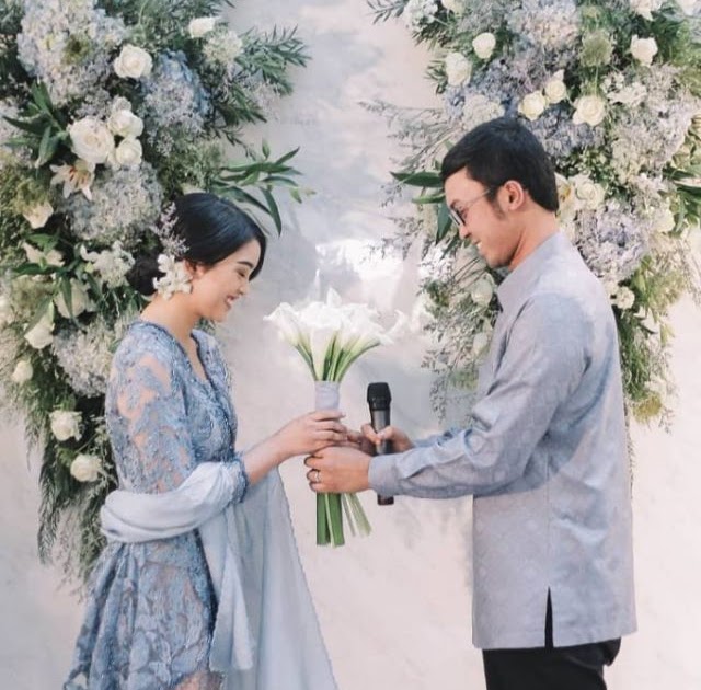 Baju Kemeja Lamaran Couple : Couple Batik Couple Sarimbit ...