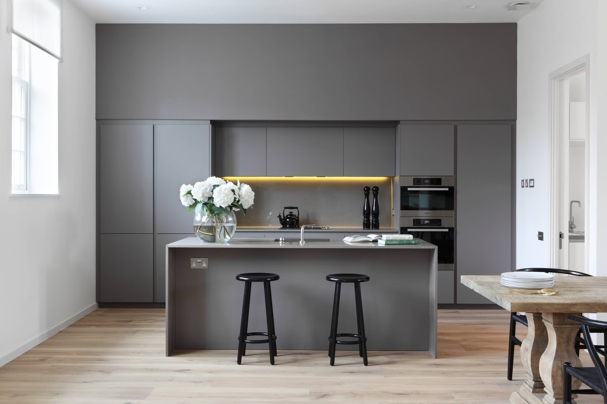 Interior designer alison martin and jewelry designer elizabeth locke landed on a custom gray blend in the kitchen of elizabeth's virginia home. 40 Gorgeous Grey Kitchens