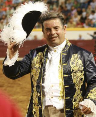 Miguel moura toureou com com os rejoneadores alfonso lópez bayo (orelha e orelha) e roberto armendáriz (orelha e ovação). Joao E Miguel Moura Na Graciosa Sol E Sombra