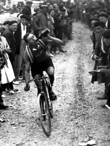 Tour De France Smoking Cyclists - World Tour Guidance