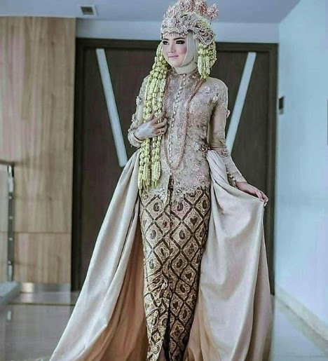  Baju Pengantin Modern  Warna Gold