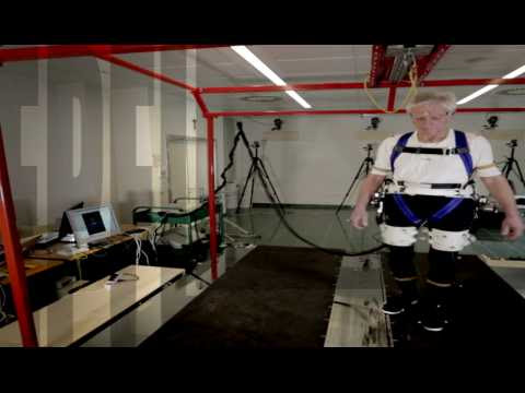 Un exosquelette de l'EPFL pour prévenir les chutes chez les personnes âgées