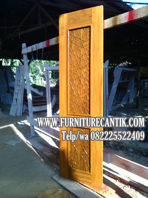 Karena ukiran ornamen dan motif maupun bentuk model dibuat dengan menyesuaikan bangunan masjid yang minimalis agar pas dan cocok. Daun Pintu Jati Model Minimalis Modern Toko Furniture Cantik Jepara
