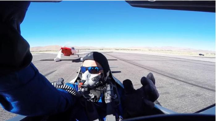 VIDEO. Un pilote frôle la mort quand un avion percute le sien au décollage