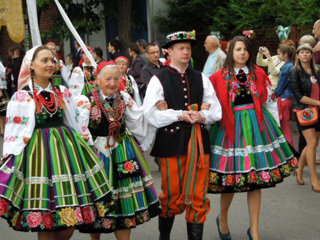ベルギー 伝統 衣装 名前 Kalamii