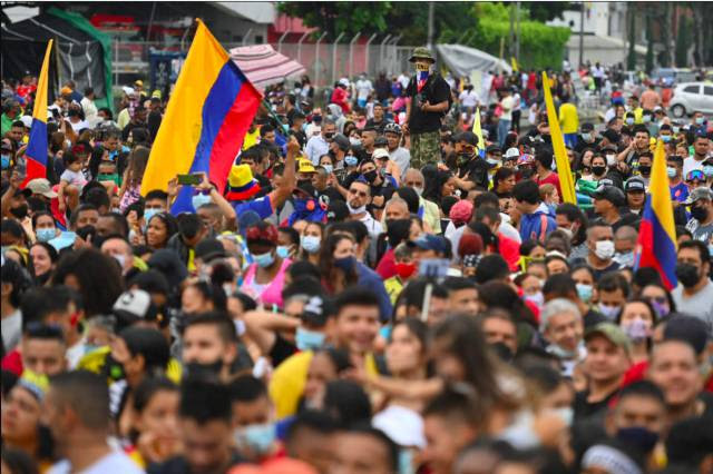 Anunciada a suspensão temporária dos protestos na Colômbia