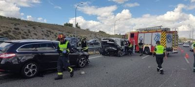 Cuatro heridos al embestir un coche a un otro parado en el arcén de la M-50