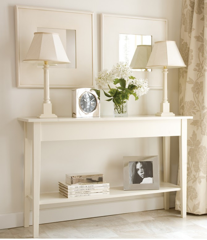 This bench's rectangular silhouette blends effortlessly into any casual space. How To Decorate Your Modern Console Table