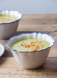 Sopa de guisantes, brócoli y almendra