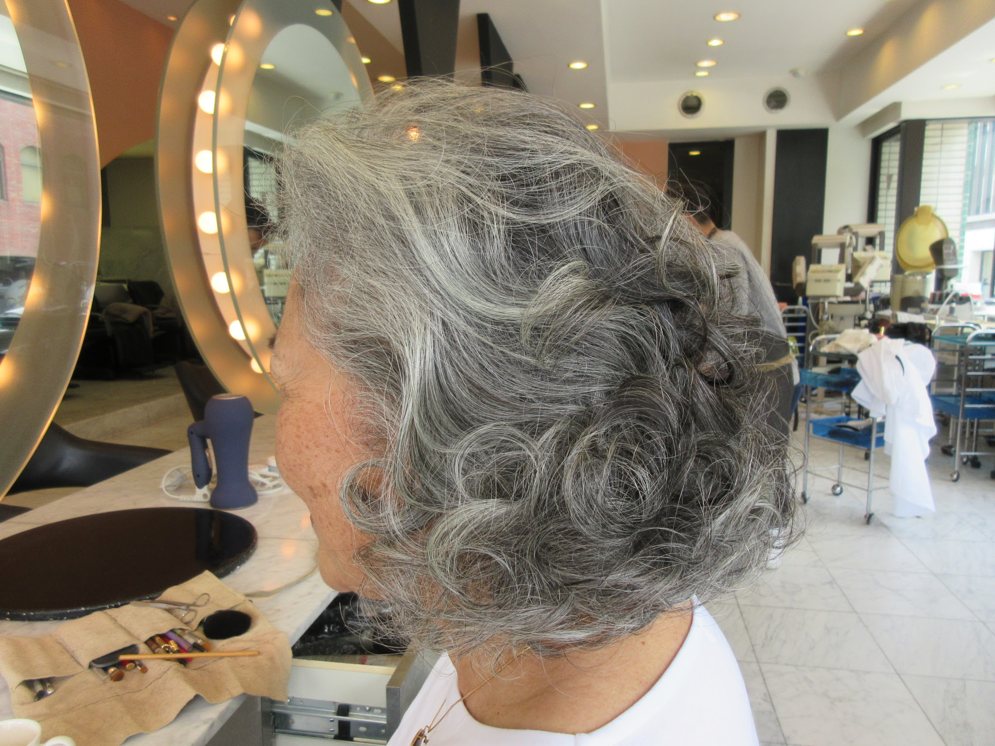 ラブリーロング 60 代 髪型 セミロング 無料のヘアスタイル画像