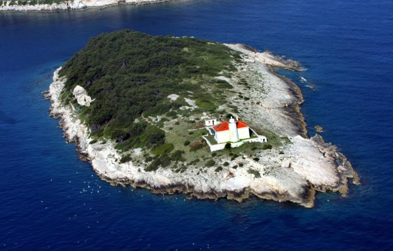 Host lighthouse Croatia