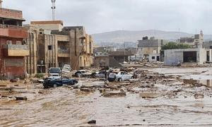 Inundaciones catastróficas rompen presas y arrasan edificios y viviendas en Libia.