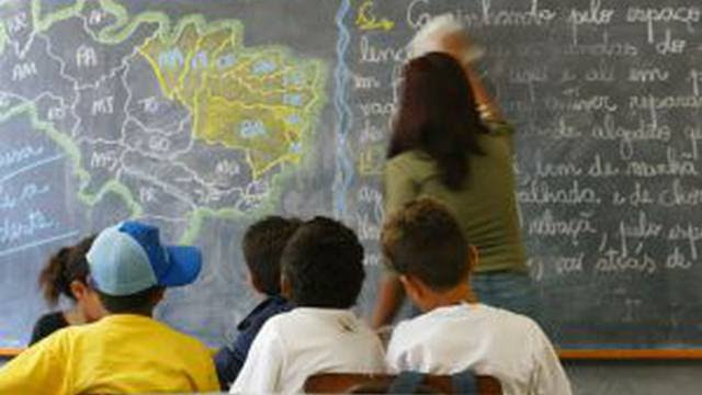 SP adia a volta às aulas para outubro, mas pode retomar um mês antes