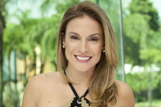 She went to brazil at the age of two, where she settled with her family in campinas, in the state of são paulo. Maira Charken Ficara Fora Da Bancada Do Video Show Entretenimento
