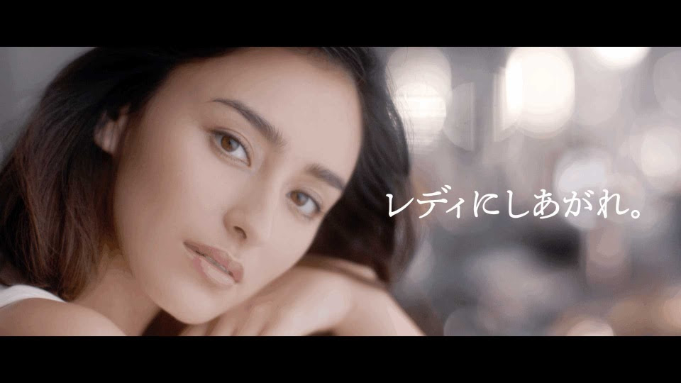 ファッショントレンド 上まき あー じゅ Cm 女性
