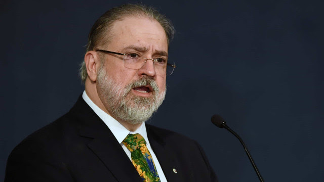 Augusto Aras diz ser contra suspender decretos de Lula sobre saneamento