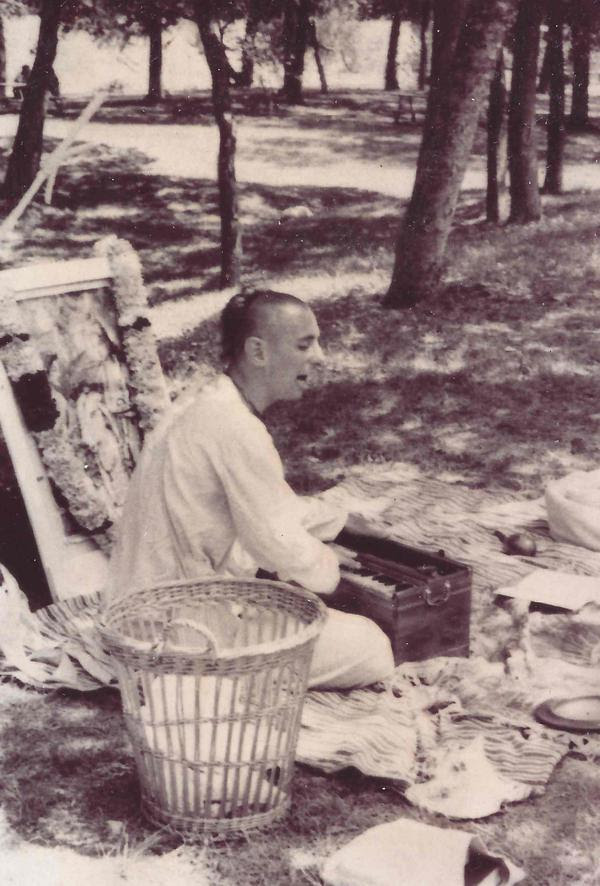 Vishnujana Swami Chanting Hare Krishna in Pease Park in Austin, Texas USA in 1971