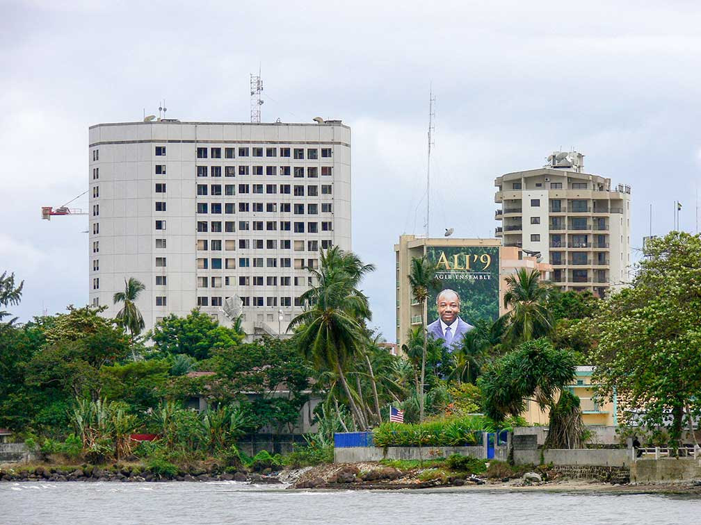 It lies on the equator, on the atlantic ocean coast, between the republic of the congo to the south and east, equatorial guinea to the northwest and cameroon to the north. Google Map Of Libreville Gabon Nations Online Project