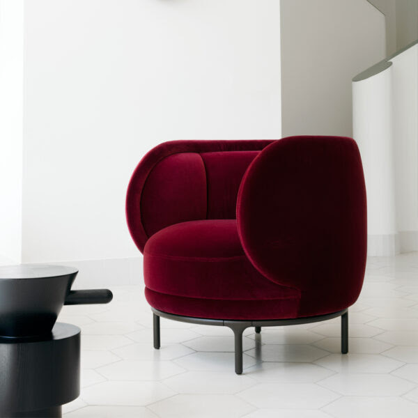 The coffee brown leather on this cleanly designed chair makes for a luxurious addition to any living room. 40 Beautiful Modern Accent Chairs That Add Splendour To Your Seating
