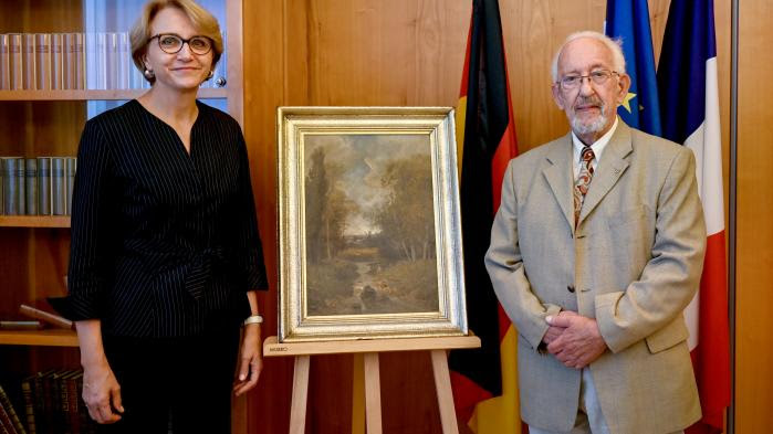 Un Allemand rend à la France un tableau spolié par son père en 1944