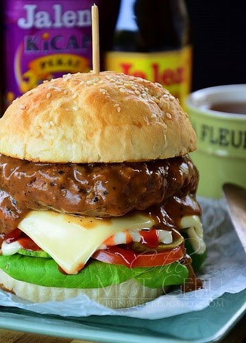 BURGER DAGING BERSOS LADA HITAM