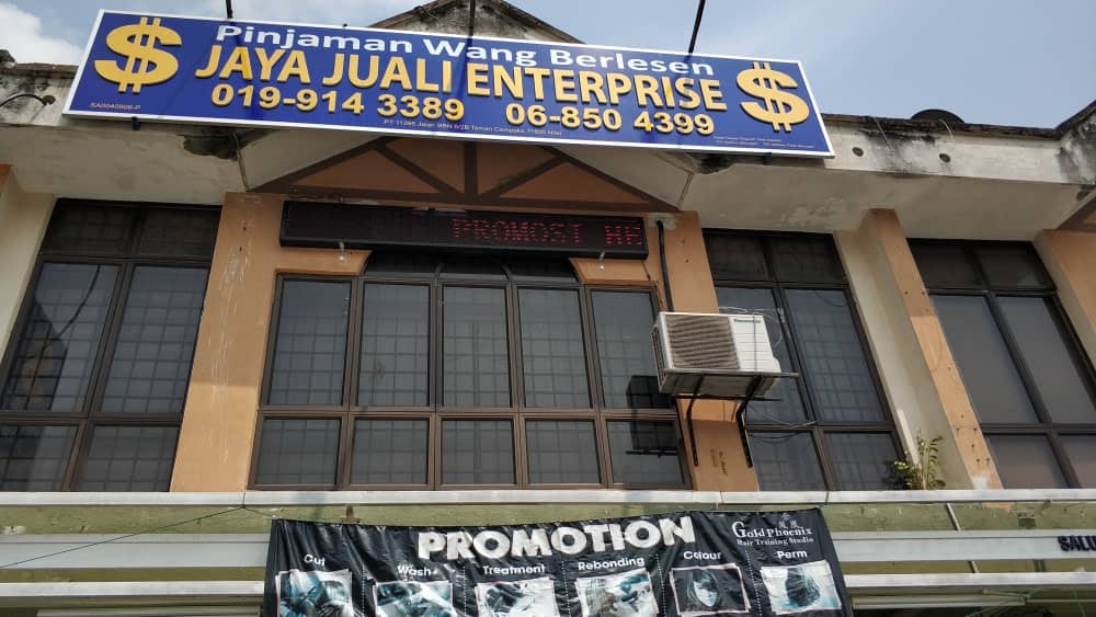 pemberi pinjaman wang berlesen