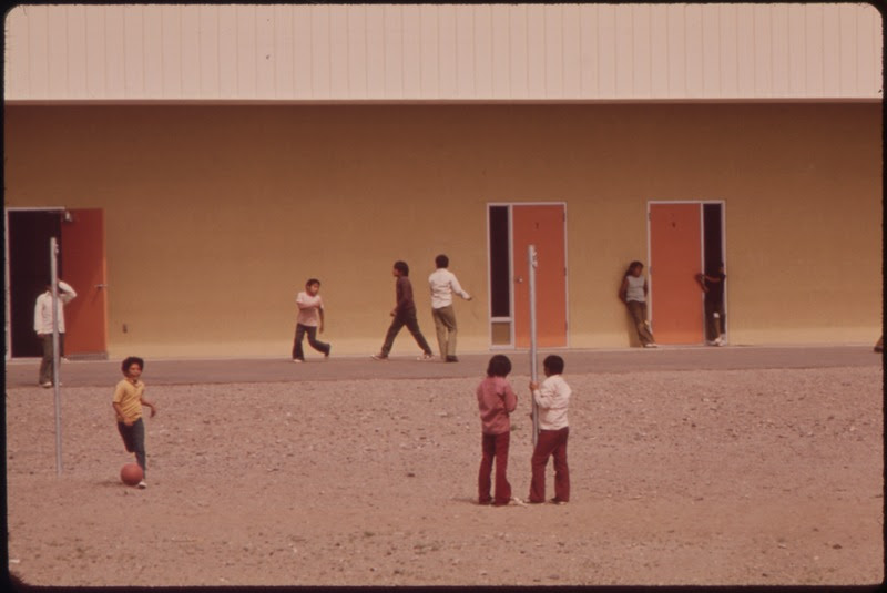 File:PAIUTE INDIAN CHILDREN AT THE SCHOOL YARD IN WADSWORTH PYRAMID LAKE INDIAN RESERVATION - NARA - 553096.tif