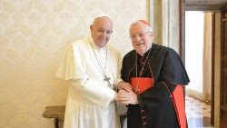 Com o Papa Francisco, o cardeal Gualtiero Bassetti, presidente da Conferência Episcopal Italiana   (Vatican Media)