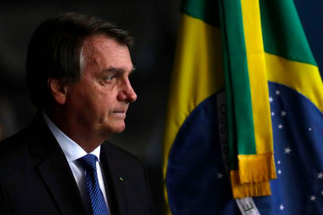 Sob pressão no front externo, Bolsonaro faz, enfim, primeiro aceno a democrata