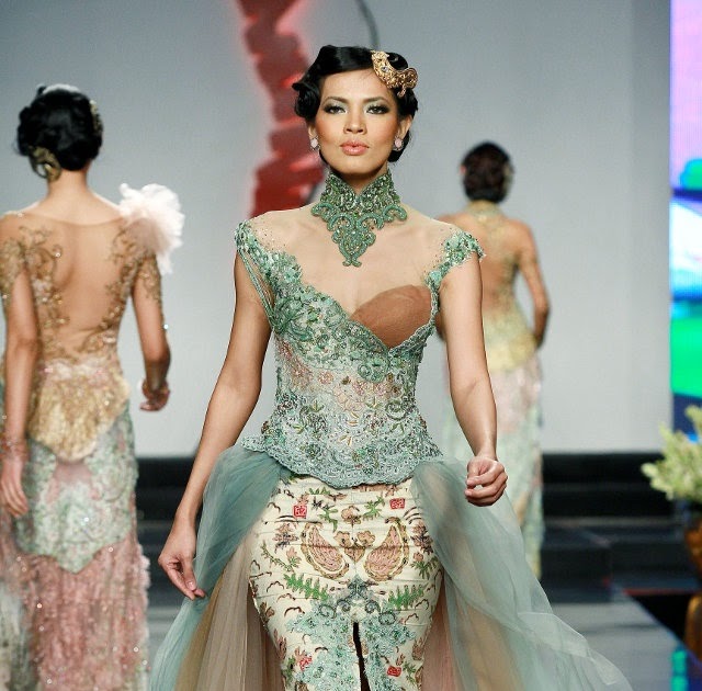 Model Kebaya Lengan Pendek Olla Ramlan - Moco Wo