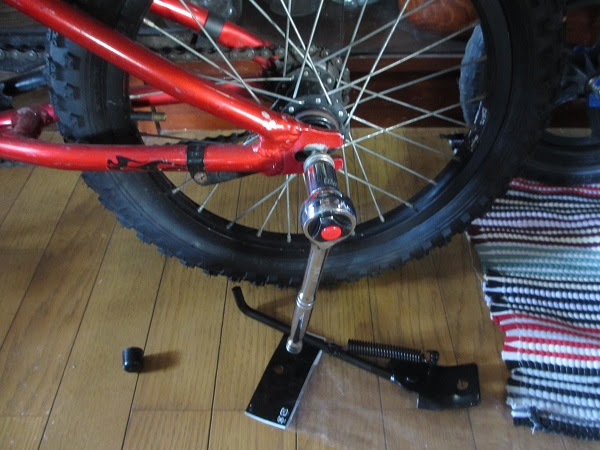 自転車 スタンド 片足