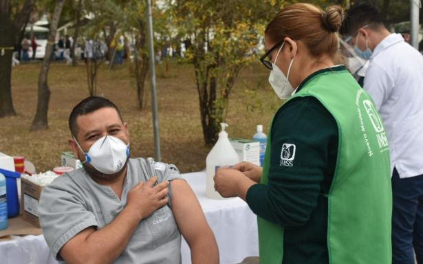 Vacunarse es un acto de solidaridad con los grupos de mayor riesgo: Inicia Aplicacion De Vacuna Covid 19 A Personal De Salud Del Imss En Municipios De Coahuila Y Nuevo Leon Sitio Web Acercando El Imss Al Ciudadano