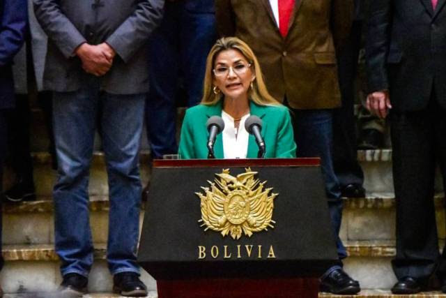 Justiça da Bolívia ordena a prisão da ex-presidente Jeanine Áñez